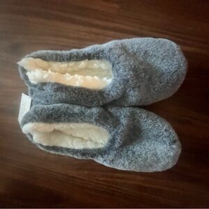 Cozy Gray Fuzzy Slippers NWT